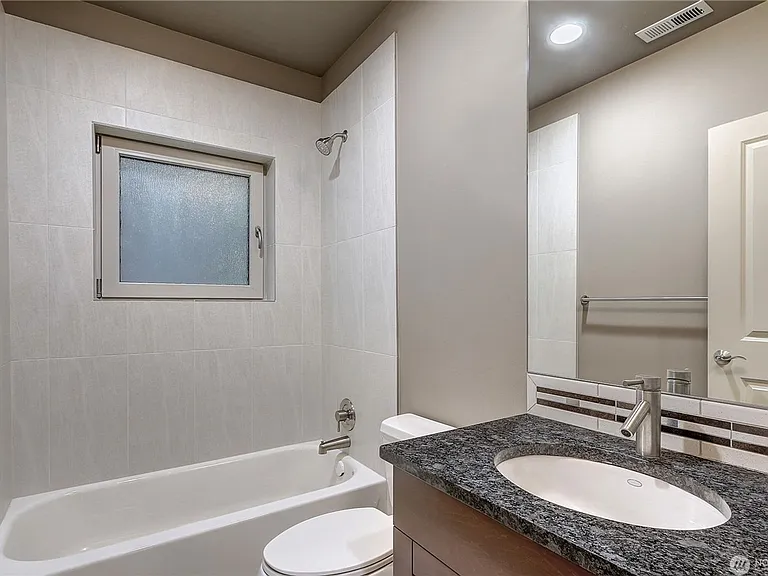 302 5th Ave #103 — Photo 10