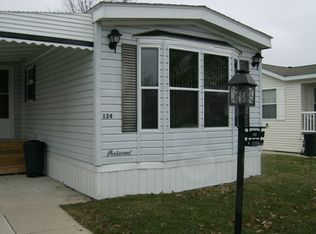 124 Springhill Dr, White Lake, MI 48386