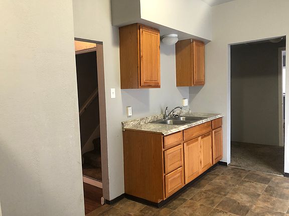 5th image of 425 NE Campus St