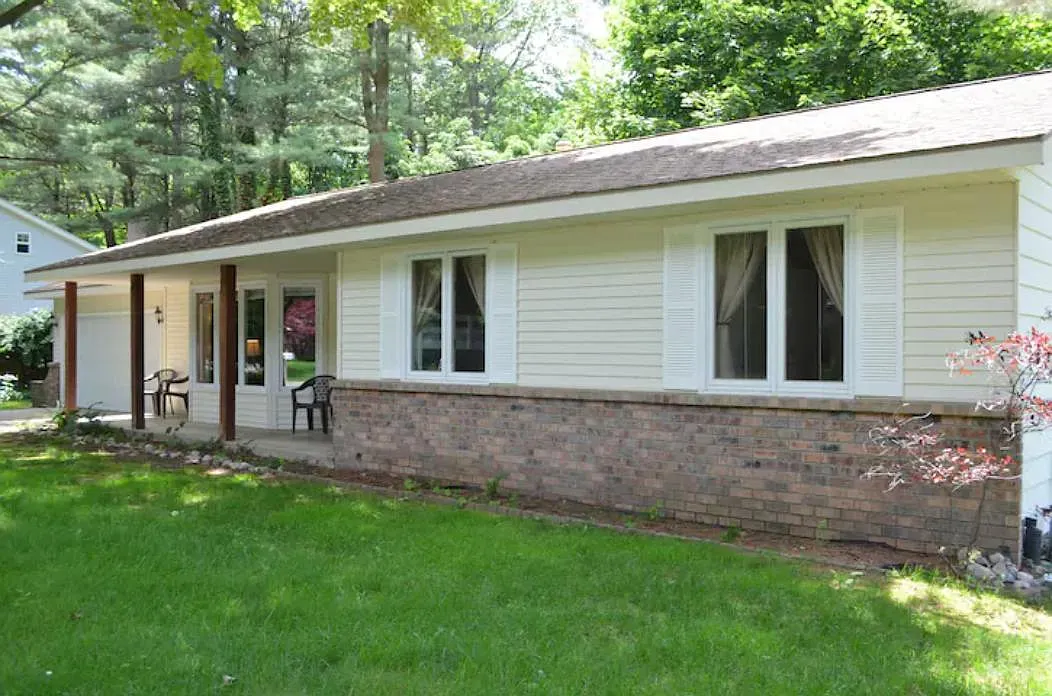 3 bed, 1420 sqft, $2,095 — Photo 1