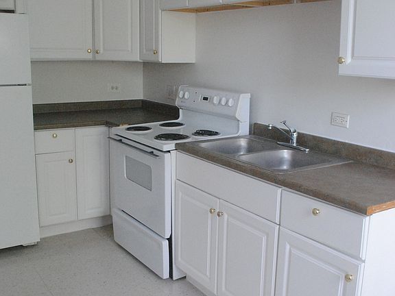4th image of 327 N Pine Ave APT 208