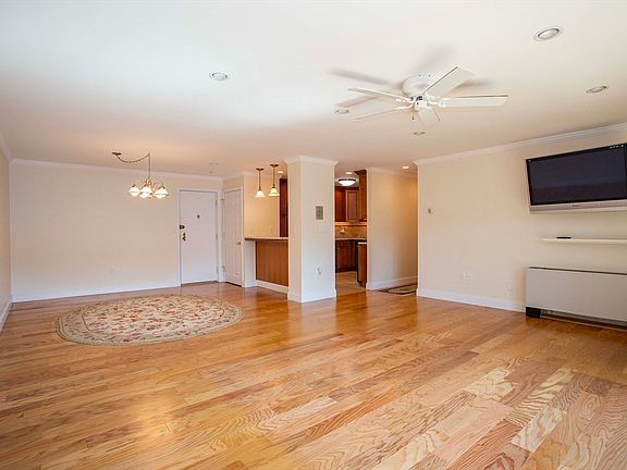 4th image of 2 Summit Dr APT 41