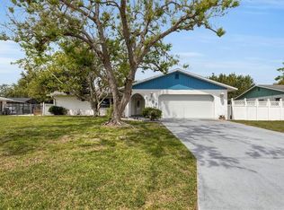 1352 Georgetowne Cir, Sarasota, FL 34232