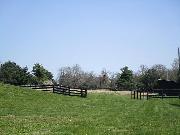 4th image of 1096 Corman Ln