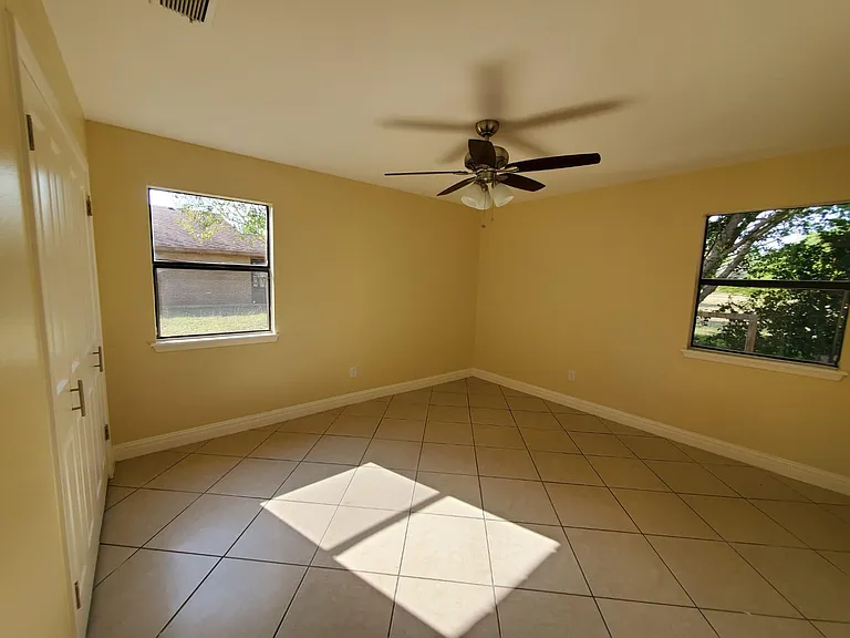 901 Tesoro Ave — Photo 16