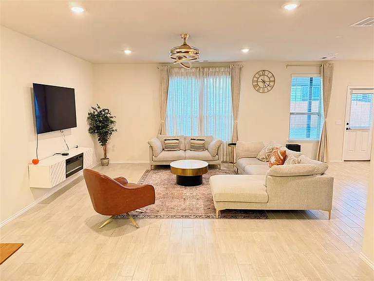 6724 Ellsworth Walk — Photo 6