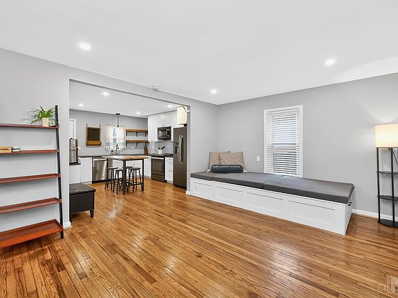 4th image of 543 Miami Ave