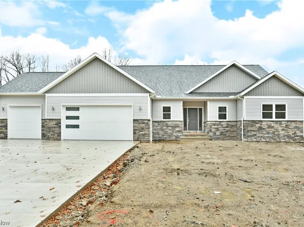 1204 Skyline Ln SE, Warren, OH 44484