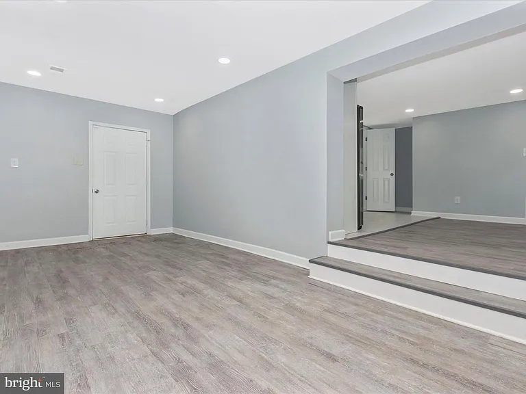 903 Minna Ave — Photo 20
