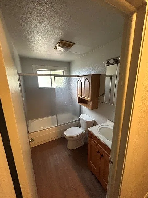 3 bed, 1000 sqft, $1,800 — Photo 4