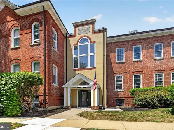 1 Academy Ct, Pennington, NJ 08534