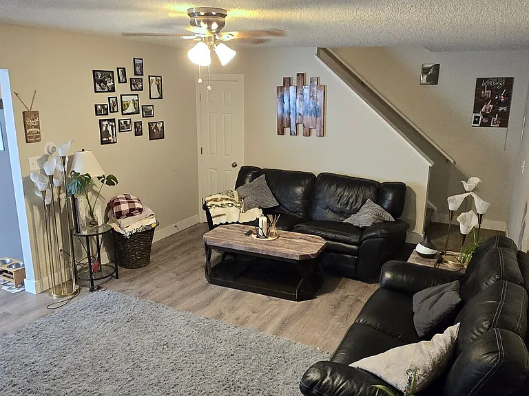 2 Bed, 1.5 Bath Townhome with Garage Near McKee Medical Center — Photo 3