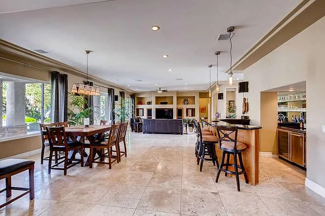 4 bed, 6400 sqft, $14,500 — Photo 4