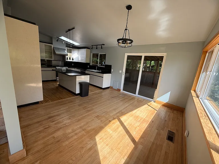 10702 SE 3rd St — Photo 11