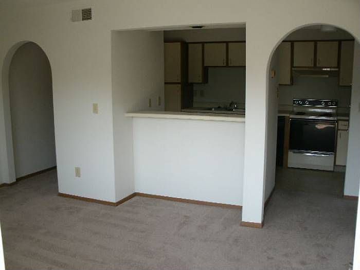 Arched doors & brkfst bar