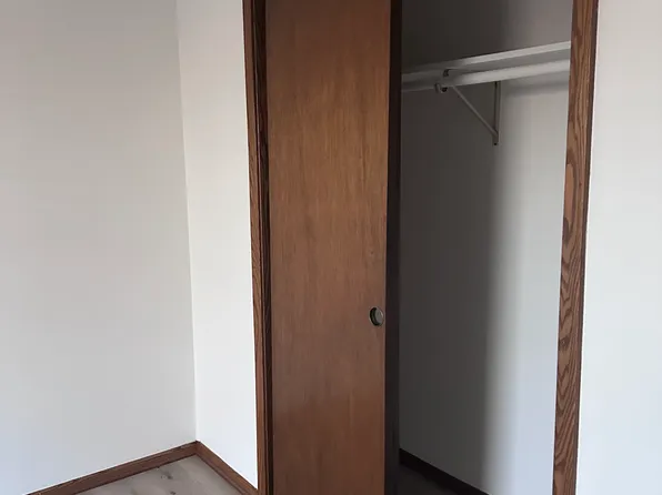 6731 Hill Park Ct, Greendale, WI 53129