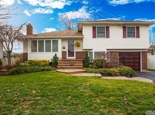 2372 Aron Dr E, Seaford, NY 11783