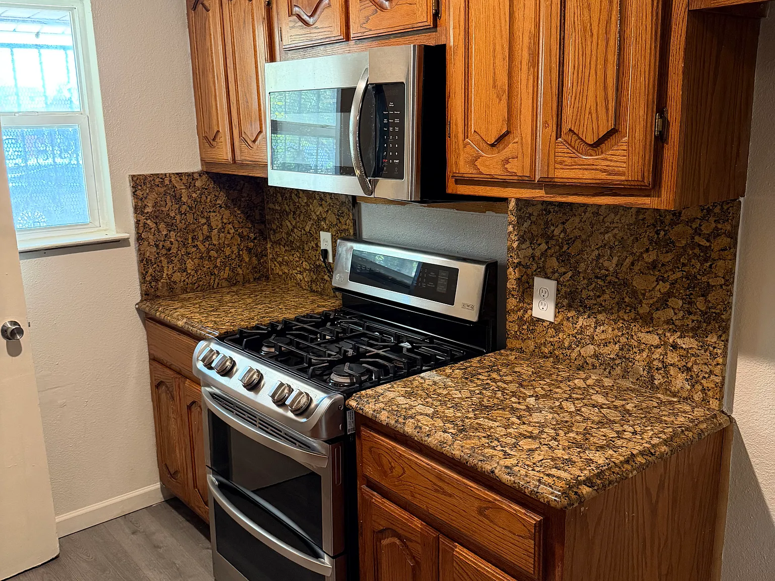 4 bed, 1424 sqft, $1,950 — Photo 4