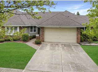 15 Fallcreek Cir, Montgomery, IL 60538