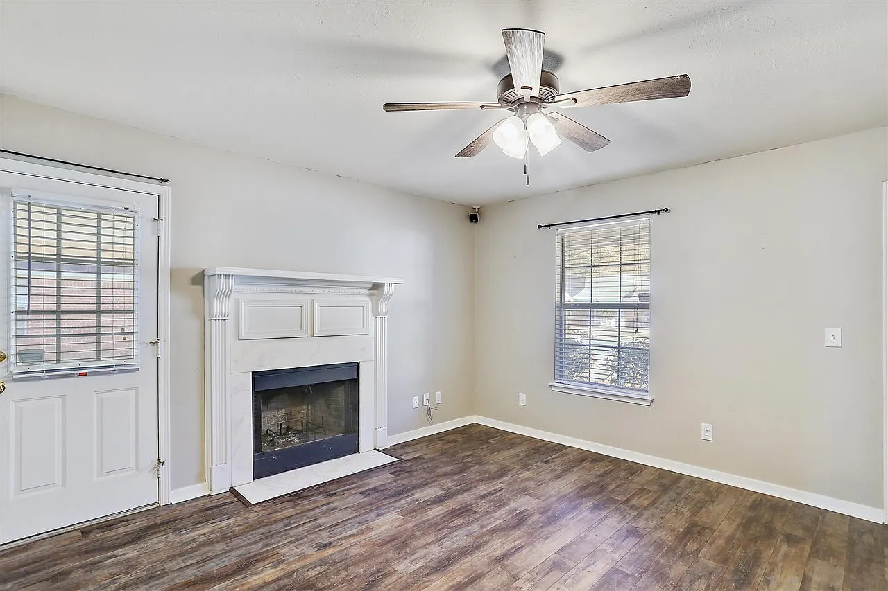 3 bed, 1200 sqft, $1,865 — Photo 4