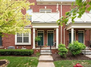 1022 Fountain View Cir #1A, South Lyon, MI 48178