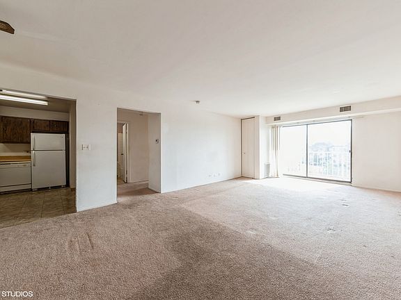 2nd image of 5450 Astor Ln Unit 315
