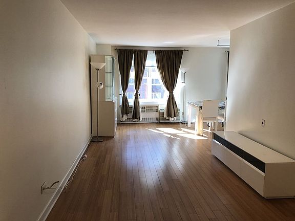 4th image of 142-05 Roosevelt Ave #429