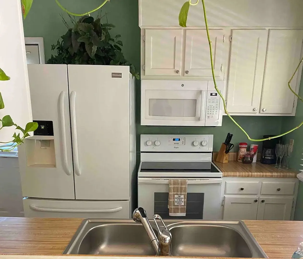 Charming 4BR House in Winston Salem — Photo 2