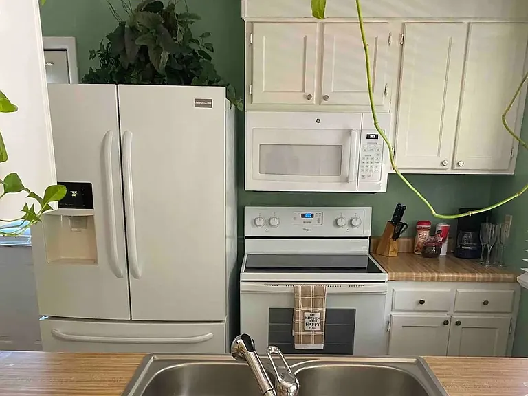 408 Croydon Ln — Photo 2