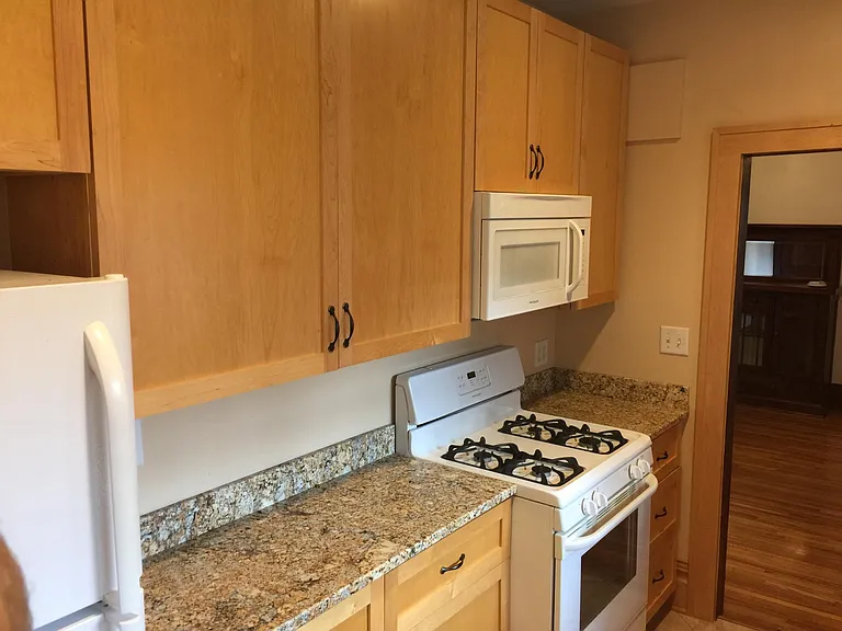 707 W 44th St #2 — Photo 13
