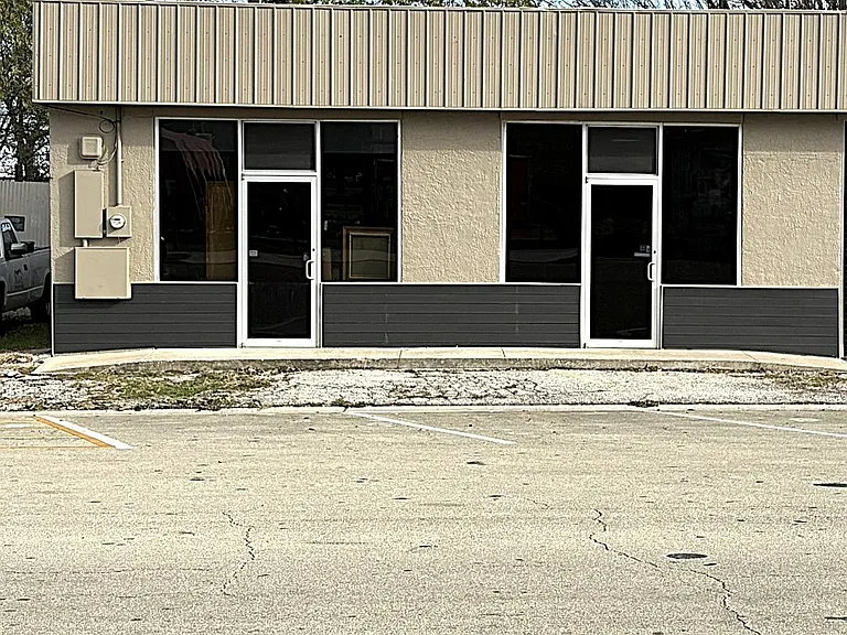 112 W Ave E — Photo 1