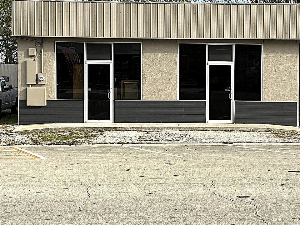 112 W Ave E