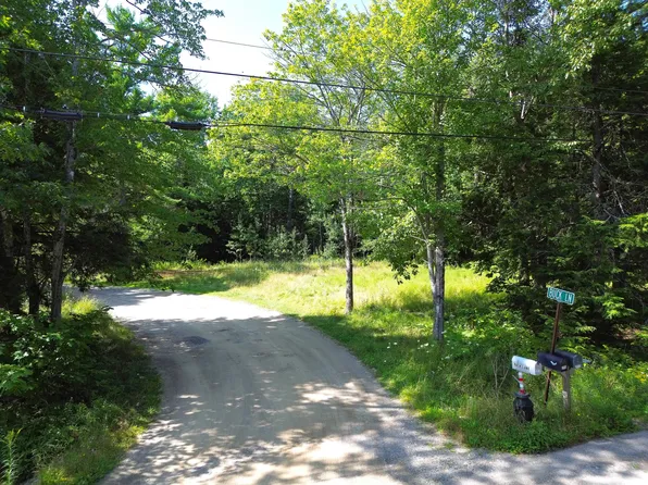 2007 Buck Lane, Hermon, ME 04401