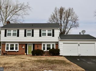 22 Tarpon Ct, Willingboro, NJ 08046