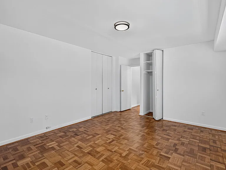 10524 Weymouth St #1-W-1 — Photo 14