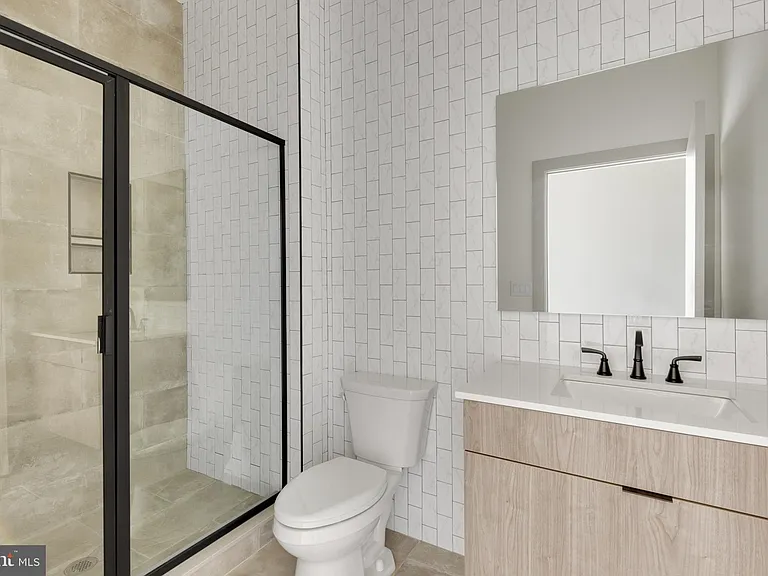 689 N Broad St #202 — Photo 9