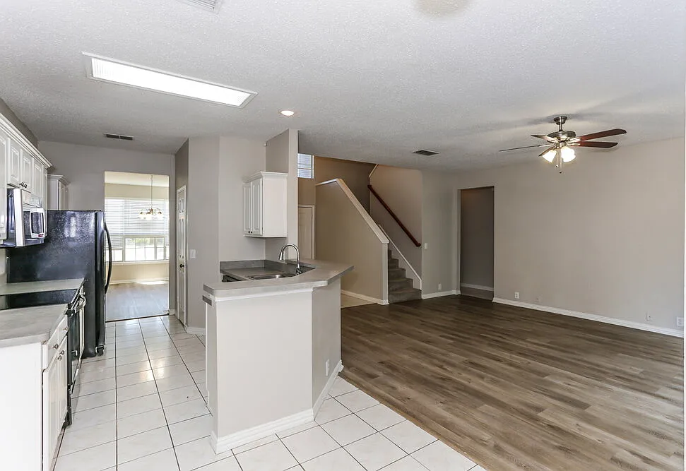 4 bed, 2.5 bath, 2531 sqft, $2,195 — Photo 4