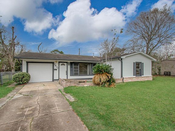 2nd image of 2417 Pecan St