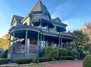 140 Oakwood Ave, Troy, NY 12180