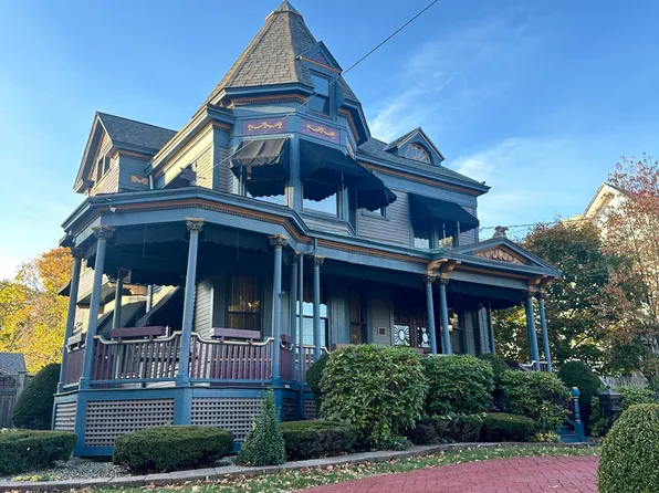 140 Oakwood Avenue, Troy, NY 12180