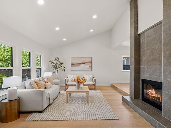 5th image of 2688 Mignon Dr