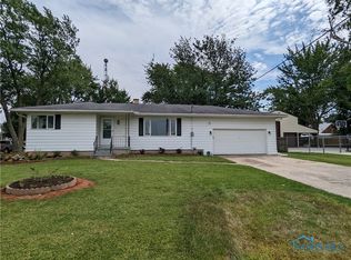 5935 Clover Ln, Walbridge, OH 43465