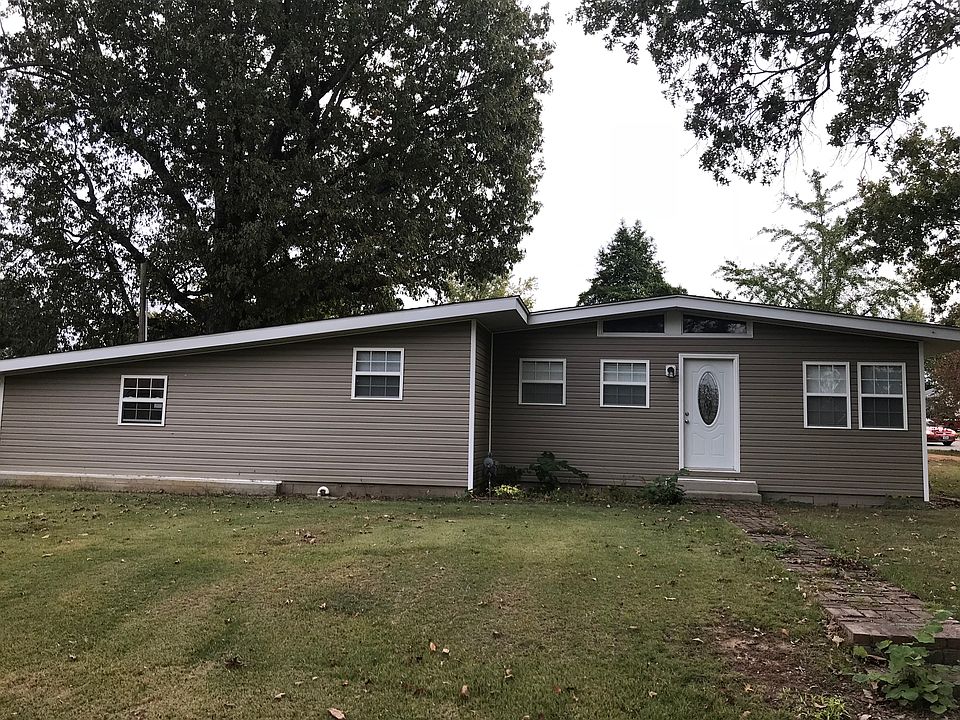 Front view of home.