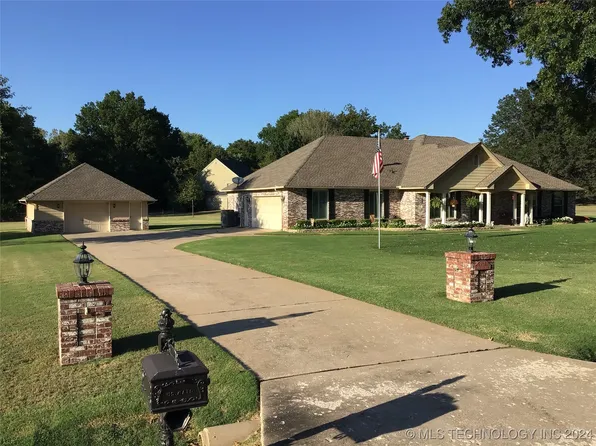 737 Kingfisher Rd, Catoosa, OK 74015