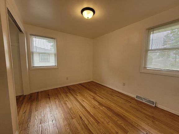 5th image of 1946 Eastman Ave
