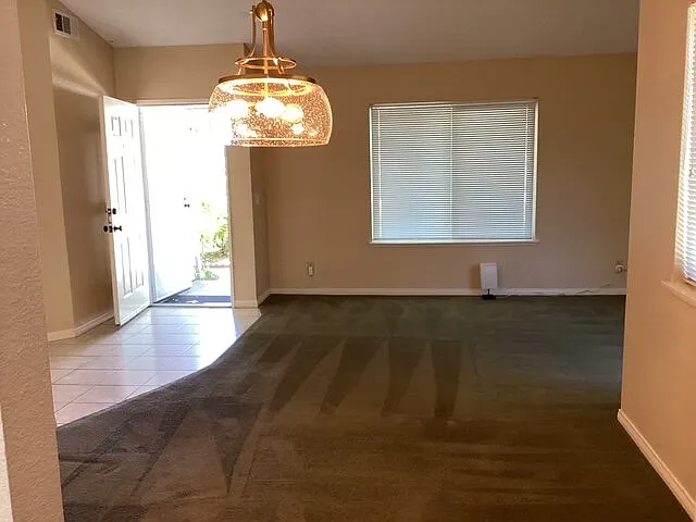 3 bed, 2.0 bath, 1385 sqft, $2,820 — Photo 2