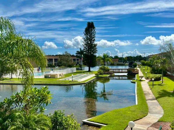 2135 N Courtenay Pkwy #221, Merritt Island, FL 32953