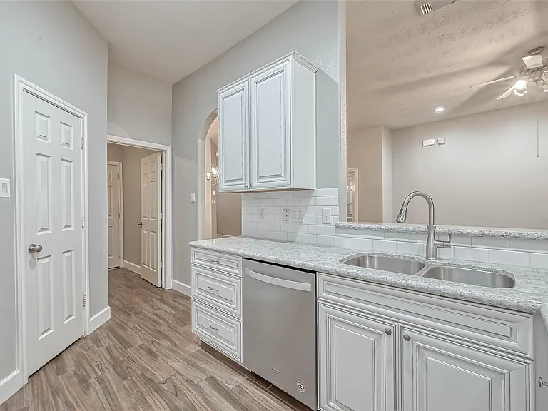 15943 Pleasant Green Cir — Photo 16