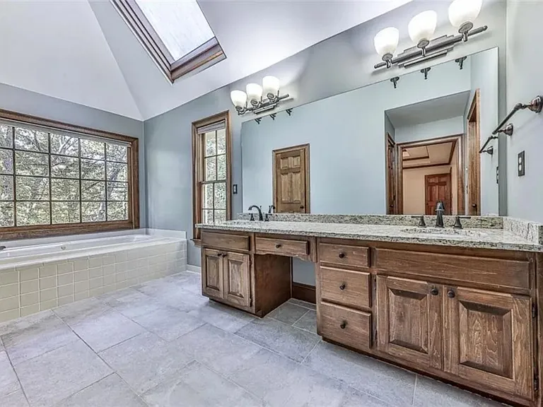 2851 Riverfront Dr — Photo 13