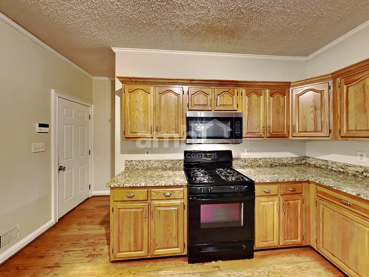 3 bed, 2.5 bath, 2246 sqft, $2,275 — Photo 3